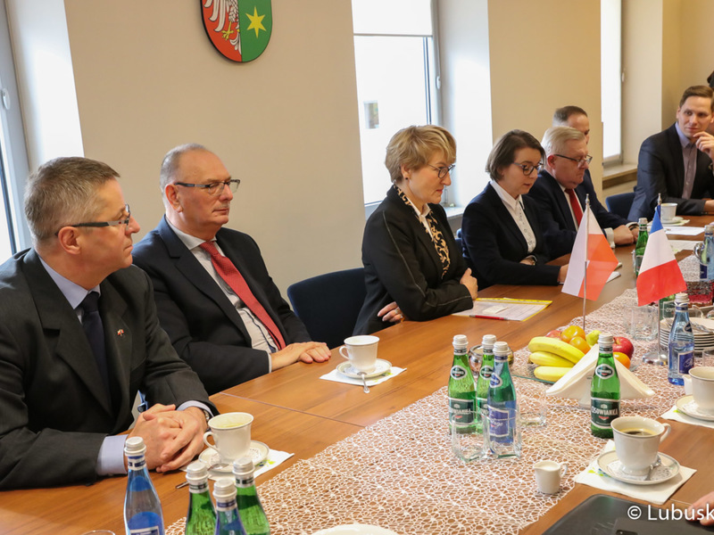 Spotkanie marszałek Elżbiety Anny Polak, wicemarszałka Stanisława Tomczyszyna oraz członka zarządu Tadeusza Jędrzejczaka z delegacją francuską.