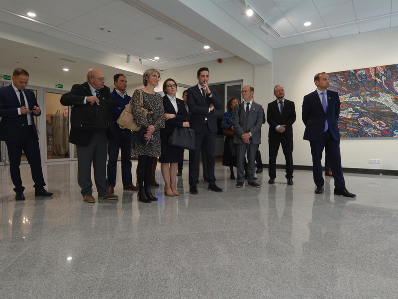 Wizyta delegacji francuskiej w regionie lubuskim podczas zwiedzania Muzeum Ziemi Lubuskiej w Zielonej Górze.