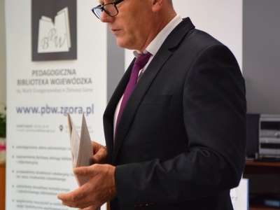Prowadzący uroczystość - zastępca dyrektora Andrzej Ziarek 