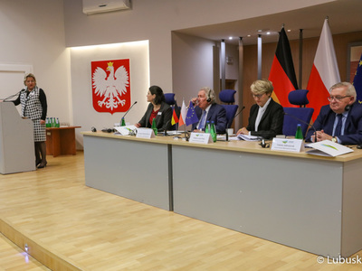 Drugi dzień 45. Obrad Komisji ds. Współpracy Regionalnej i Przygranicznej, w Gdańsku. Przy mównicy Cornelia Pieper – Konsul Generalna RFN w Gdańsku.