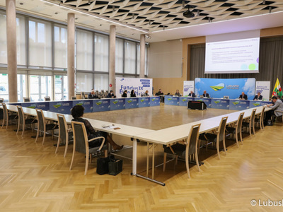 Konsultacje społeczne w sprawie Europejskich Funduszy Województwa Lubuskiego 2021-2027 w sali kolumnowej 