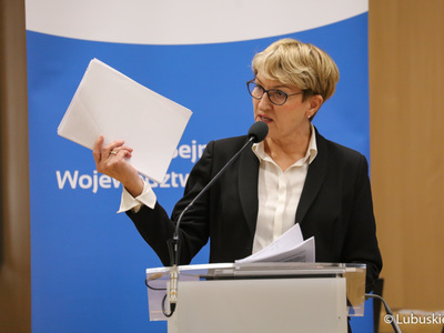 Elżbieta Anna Polak podczas wystąpienia na sesji Sejmiku ws. wniosku o odwołanie Marszałka Województwa Lubuskiego.