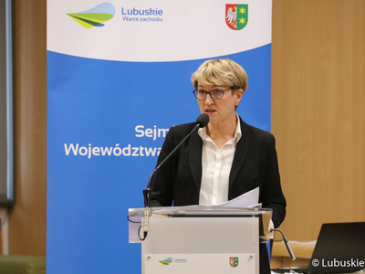 Elżbieta Anna Polak podczas wystąpienia na sesji Sejmiku ws. wniosku o odwołanie Marszałka Województwa Lubuskiego.