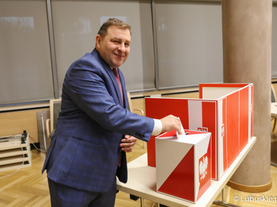 Radny Grzegorz Potęga podczas głosowania nad wnioskiem o odwołanie Marszałek Województwa Lubuskiego
