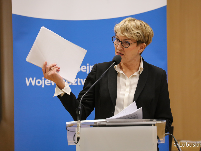 Elżbieta Anna Polak podczas wystąpienia na sesji Sejmiku ws. wniosku o odwołanie Marszałka Województwa Lubuskiego.