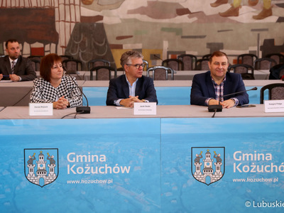 Uczestnicy spotkania w sprawie Porozumienia Terytorialnego w Kożuchowie