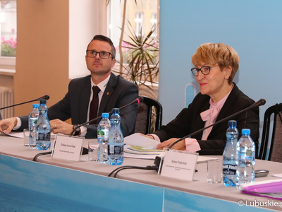Marszałek Elżbieta Anna Polak na spotkaniu w sprawie Porozumienia Terytorialnego w Kożuchowie