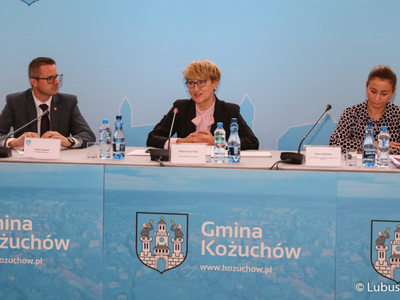Marszałek Elżbieta Anna Polak (w środku) na spotkaniu w sprawie Porozumienia Terytorialnego w Kożuchowie. Obok Burmistrz Kożuchowa, Paweł Jagasek i  dyr. Departamentu Zarządzania Regionalnym Programem Operacyjnym UMWL, Sylwia Pędzińska.