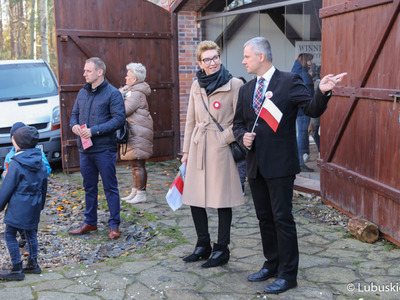 Posłanka RP Katarzyna Osos oraz i Radny Miasta Zielona Góra, Dariusz Jacek Legutowski na 5. Święcie Młodego Lubuskiego Wina w Muzeum Etnograficznym w Zielonej Górze-Ochli 