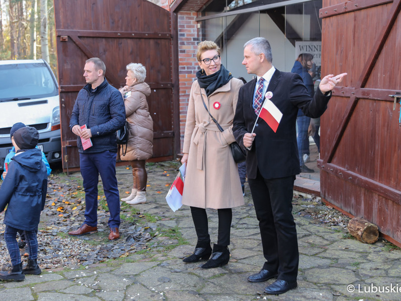Posłanka RP Katarzyna Osos oraz i Radny Miasta Zielona Góra, Dariusz Jacek Legutowski na 5. Święcie Młodego Lubuskiego Wina w Muzeum Etnograficznym w Zielonej Górze-Ochli
