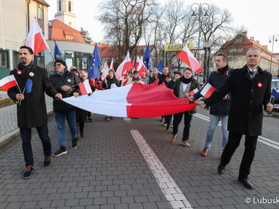 Marsz z okazji Narodowego Święta Niepodległości w Zielonej Górze pod hasłem "Niepodległa w Europie"