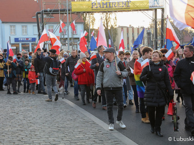 Marsz z okazji Narodowego Święta Niepodległości w Zielonej Górze pod hasłem "Niepodległa w Europie"