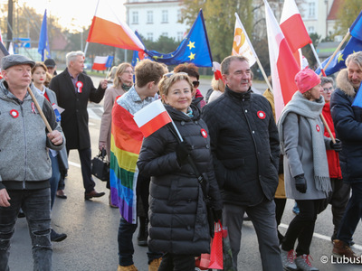 Marsz z okazji Narodowego Święta Niepodległości w Zielonej Górze pod hasłem "Niepodległa w Europie"