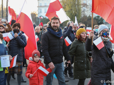 Marsz z okazji Narodowego Święta Niepodległości w Zielonej Górze pod hasłem "Niepodległa w Europie"