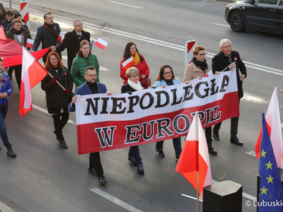 Marsz z okazji Narodowego Święta Niepodległości w Zielonej Górze pod hasłem "Niepodległa w Europie"