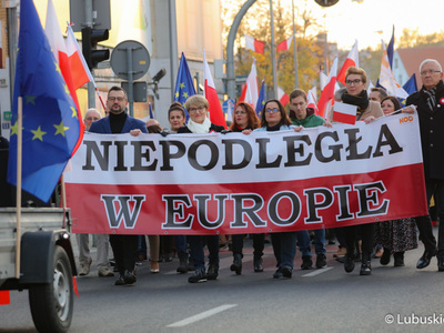 Marsz z okazji Narodowego Święta Niepodległości w Zielonej Górze pod hasłem "Niepodległa w Europie" 