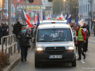 Marsz z okazji Narodowego Święta Niepodległości w Zielonej Górze pod hasłem "Niepodległa w Europie"