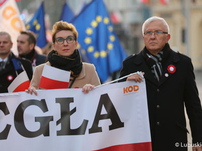 Marsz z okazji Narodowego Święta Niepodległości w Zielonej Górze pod hasłem "Niepodległa w Europie"