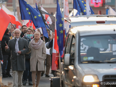 Marsz z okazji Narodowego Święta Niepodległości w Zielonej Górze pod hasłem "Niepodległa w Europie"