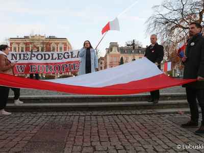 Marsz z okazji Narodowego Święta Niepodległości w Zielonej Górze pod hasłem "Niepodległa w Europie"