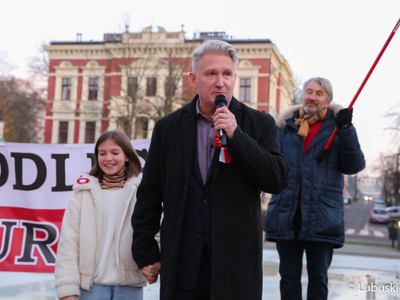 Marsz z okazji Narodowego Święta Niepodległości w Zielonej Górze pod hasłem "Niepodległa w Europie"