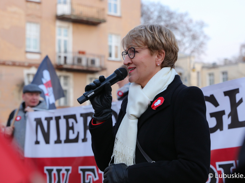 Marsz z okazji Narodowego Święta Niepodległości w Zielonej Górze pod hasłem "Niepodległa w Europie"