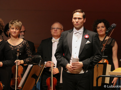 Rafał Kłoczko, dyrektor Filharmonii Zielonogórskiej z orkiestrą