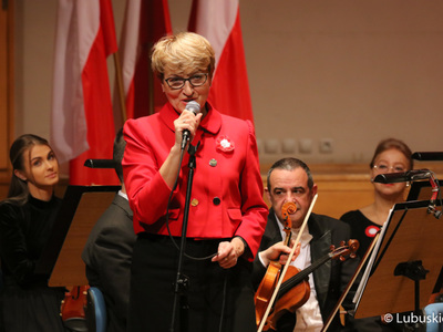 Wystąpienie Marszałek Elżbiety Anny Polak podczas Koncertu Symfonicznego dla Niepodległej, który odbył się w Filharmonii Zielonogórskiej ramach 30. edycji Festiwalu Smyczkowego Mistrzowie Polskiej Wiolinistyki.