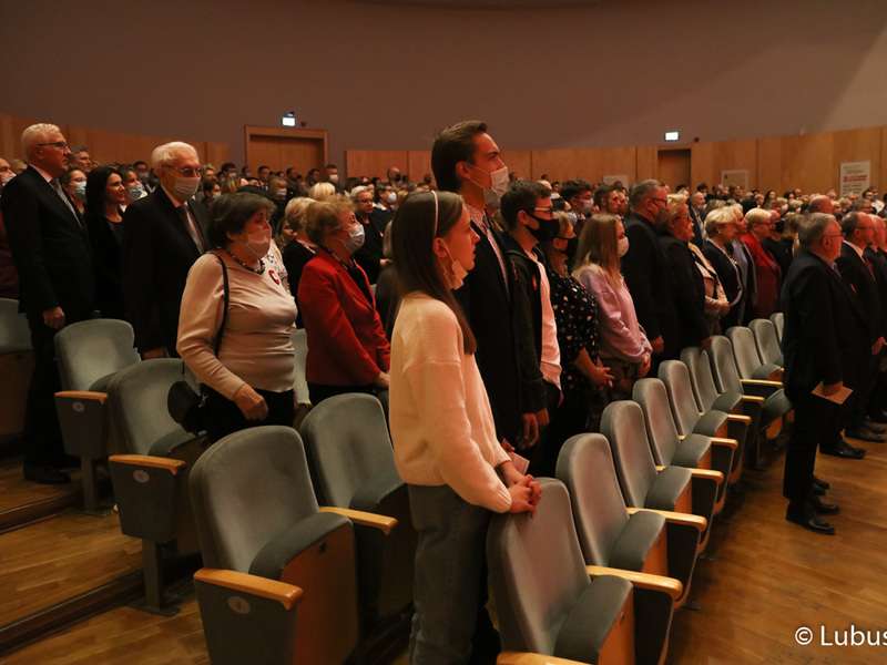 Widzowie podczas Koncertu Symfonicznego dla Niepodległej, który odbył się w Filharmonii Zielonogórskiej ramach 30. edycji Festiwalu Smyczkowego Mistrzowie Polskiej Wiolinistyki.