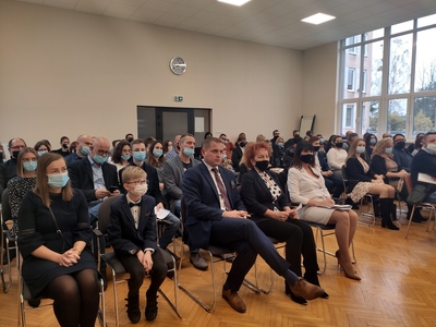 Wicemarszałek Łukasz Porycki oraz goście uroczystości 
