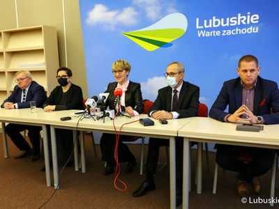 Konferencja prasowa Zarządu Województwa Lubuskiego dotycząca doniesień medialnych na temat budżetu województwa na 2022 rok oraz działalności posła Łukasza Mejzy