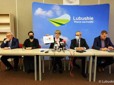 Konferencja prasowa Zarządu Województwa Lubuskiego dotycząca doniesień medialnych na temat budżetu województwa na 2022 rok oraz działalności posła Łukasza Mejzy