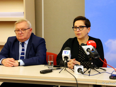 Konferencja prasowa Zarządu Województwa Lubuskiego dotycząca doniesień medialnych na temat budżetu województwa na 2022 rok oraz działalności posła Łukasza Mejzy