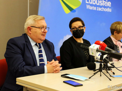 Konferencja prasowa Zarządu Województwa Lubuskiego dotycząca doniesień medialnych na temat budżetu województwa na 2022 rok oraz działalności posła Łukasza Mejzy