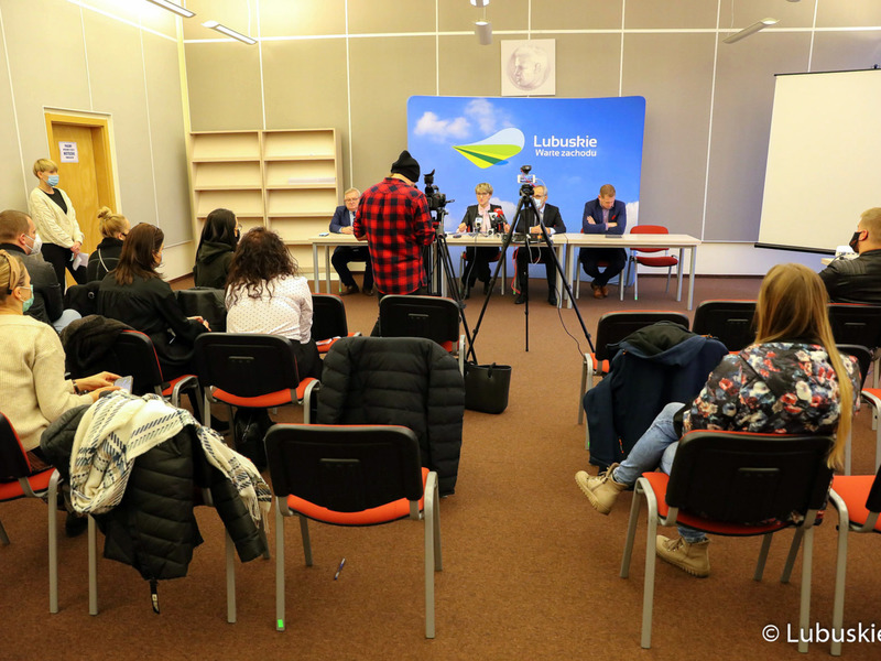 Konferencja prasowa Zarządu Województwa Lubuskiego dotycząca doniesień medialnych na temat budżetu województwa na 2022 rok oraz działalności posła Łukasza Mejzy