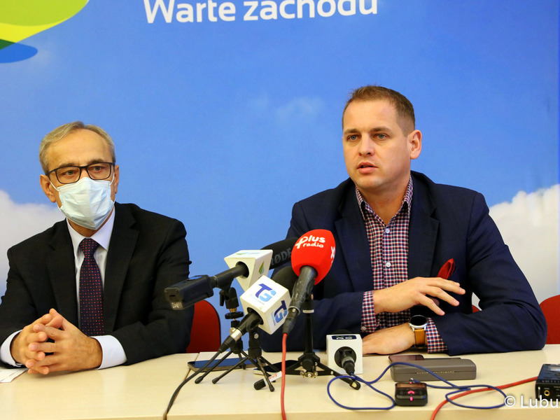 Konferencja prasowa Zarządu Województwa Lubuskiego dotycząca doniesień medialnych na temat budżetu województwa na 2022 rok oraz działalności posła Łukasza Mejzy