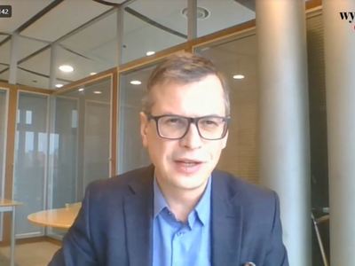 Moderator debaty - zastępca redaktora naczelnego Gazety Wyborczej, Mikołaj Chrzan