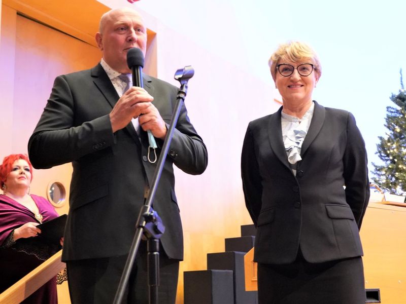 Świąteczne życzenia złożyli marszałek województwa lubuskiego Elżbieta Anna Polak i przewodniczący Sejmiku Województwa Lubuskiego Wacław Maciuszonek.