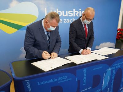 „Żwir-Bud” Sp. z o. o. – reprezentowana przez prezesa zarządu Janusza Zuzę – otrzymała na projekt Zastosowanie innowacyjnych rozwiązań w produkcji wysokiej jakości betonu o właściwościach fotokatalitycznych poprzez wdrożenie wyników prac badawczo-rozwojowych w Spółce ”Żwir-Bud” Sp. z o. o.” otrzymała dofinansowanie w kwocie 3 028 059,30 zł. 