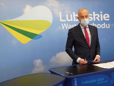 Umowy z przedsiębiorcami podpisał Członek Zarządu Województwa Lubuskiego Marcin Jabłoński. 