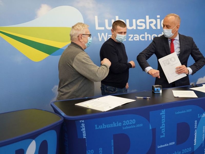 Przedsiębiorstwo Budowy i Eksploatacji Elektrowni Wodnych „Wodel” Sp. z o. o. – reprezentowane przez prezesa zarządu Konrada Wawrzykowskiego i wiceprezesa zarządu Tadeusza Wawrzykowskiego – otrzymało na projekt „Badania nad innowacyjnymi w skali świata turbozespołami o działaniu niweczącym zaburzenia w układzie przepływowym i wydłużonym czasie działania MEW” dofinansowanie w kwocie 4 126 645 zł.