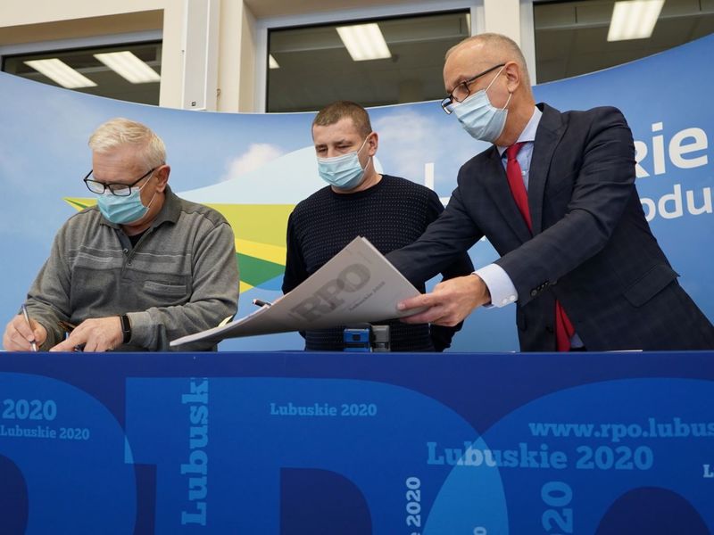 Przedsiębiorstwo Budowy i Eksploatacji Elektrowni Wodnych „Wodel” Sp. z o. o. – reprezentowane przez prezesa zarządu Konrada Wawrzykowskiego i wiceprezesa zarządu Tadeusza Wawrzykowskiego – otrzymało na projekt „Badania nad innowacyjnymi w skali świata turbozespołami o działaniu niweczącym zaburzenia w układzie przepływowym i wydłużonym czasie działania MEW” dofinansowanie w kwocie 4 126 645 zł.