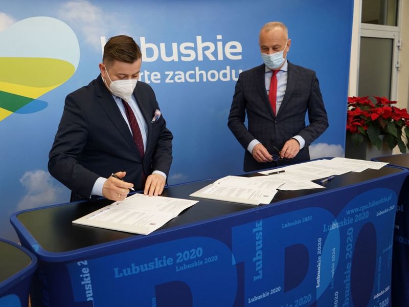 Stowarzyszenie „Polska Izba Rozwoju Elektromobilności” – reprezentowane przez prezesa zarządu Krzysztofa Burdę – otrzymało na projekt: Inkubator „E-mobility Innovation Hub” kreator innowacji w świadczeniu prorozwojowych usług na rzecz MŚP w Zielonej Górze - dofinansowanie w kwocie 9 000 000 zł.