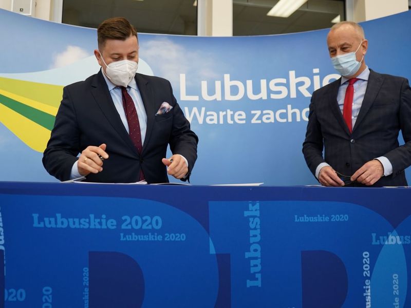 Stowarzyszenie „Polska Izba Rozwoju Elektromobilności” – reprezentowane przez prezesa zarządu Krzysztofa Burdę – otrzymało na projekt: Inkubator „E-mobility Innovation Hub” kreator innowacji w świadczeniu prorozwojowych usług na rzecz MŚP w Zielonej Górze - dofinansowanie w kwocie 9 000 000 zł.