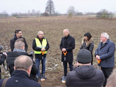 Wbicie pierwszej symbolicznej łopaty pod obwodnicę Trzciela