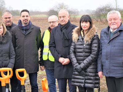Wbicie pierwszej symbolicznej łopaty pod obwodnicę Trzciela