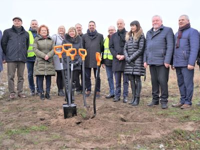 Wbicie pierwszej symbolicznej łopaty pod obwodnicę Trzciela