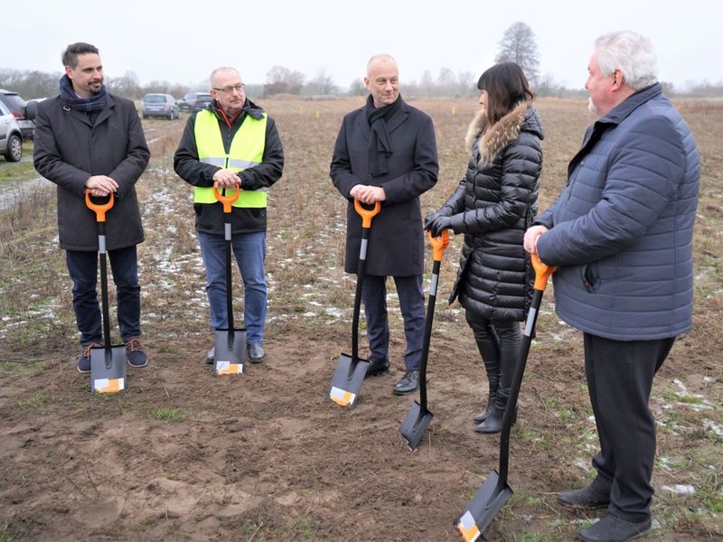 30 grudnia 2021 r. członek Zarządu Województwa Lubuskiego Marcin Jabłoński, wraz ze starostą powiatu międzyrzeckiego Agnieszką Olender i burmistrzem Jarosławem Kaczmarkiem, symbolicznie zainaugurowali budowę obwodnicy Trzciela. W wydarzenie wziął udział także dyrektor Departamentu Infrastruktury i Komunikacji Urzędu Marszałkowskiego Woj. Lubuskiego Sławomir Kotylak.