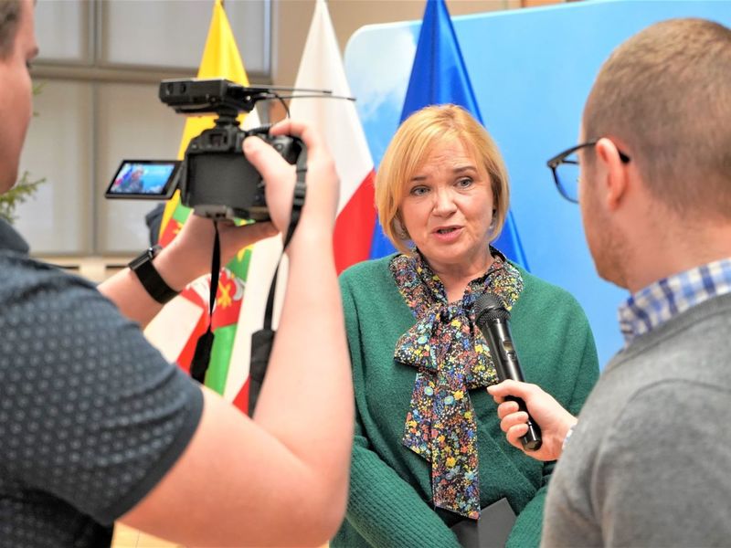 Uczestnicy zwołanej 4 stycznia 2022 roku konferencji prasowej w Sali Kolumnowej Urzędu Marszałkowskiego Województwa Lubuskiego.