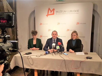 Wicemarszałek województwa lubuskiego Łukasz Porycki w poniedziałek, 10 stycznia 2022 r. uczestniczył w konferencji prasowej, którą zorganizowano w Spichlerzu – filii Muzeum Lubuskiego im. Jana Dekerta w Gorzowie Wlkp. 